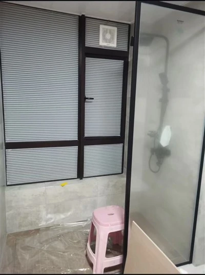 Aluminijski prozor s ispušnim ventilatorom